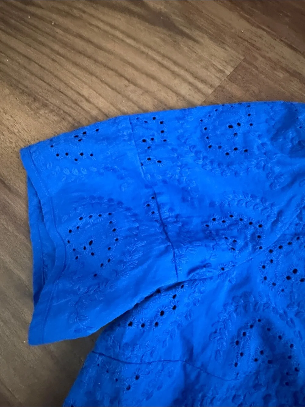 Liz Claiborne Bright Blue Eyelet Short Sleeve Blouse - Picture 4 of 4